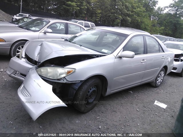 4T1BE32K55U034845 - 2005 TOYOTA CAMRY LE/XLE/SE 银色 照片 2