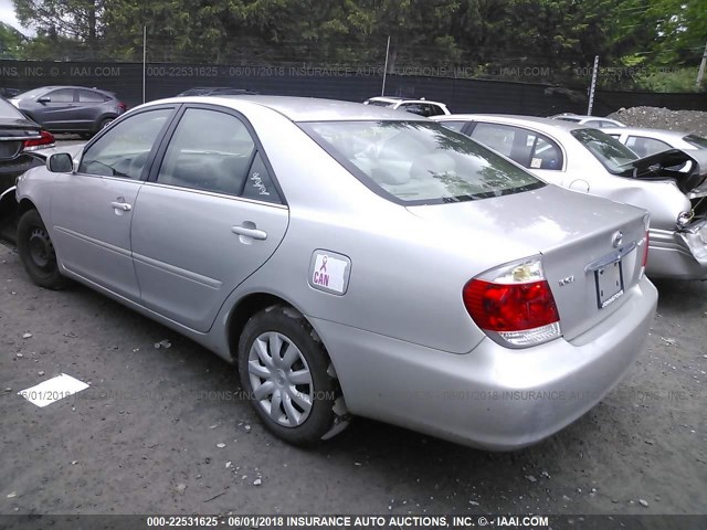 4T1BE32K55U034845 - 2005 TOYOTA CAMRY LE/XLE/SE 银色 照片 3