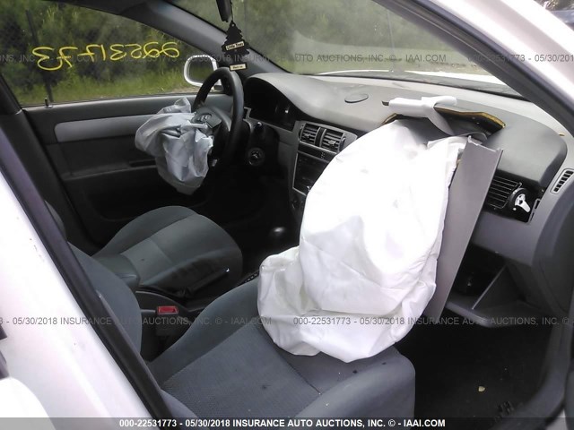 KL5JD56Z76K444667 - 2006 SUZUKI FORENZA WHITE photo 5