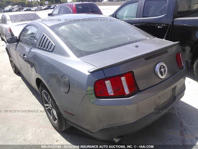 1ZVBP8AM1C5270430 - 2012 FORD MUSTANG GRAY photo 3