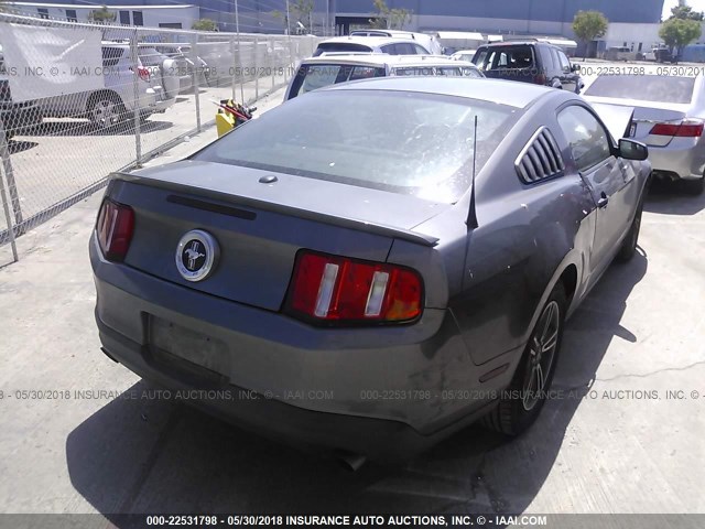 1ZVBP8AM1C5270430 - 2012 FORD MUSTANG GRAY photo 4