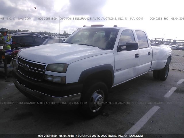 1GCJC33U65F892187 - 2005 CHEVROLET SILVERADO C3500 WHITE photo 2