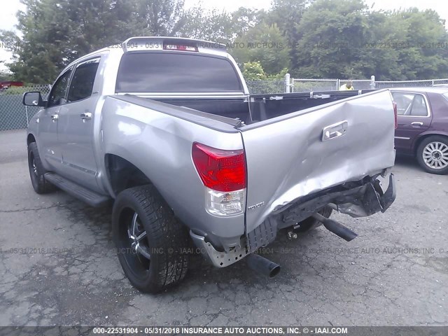 5TFHY5F14AX113581 - 2010 TOYOTA TUNDRA CREWMAX LIMITED SILVER photo 3