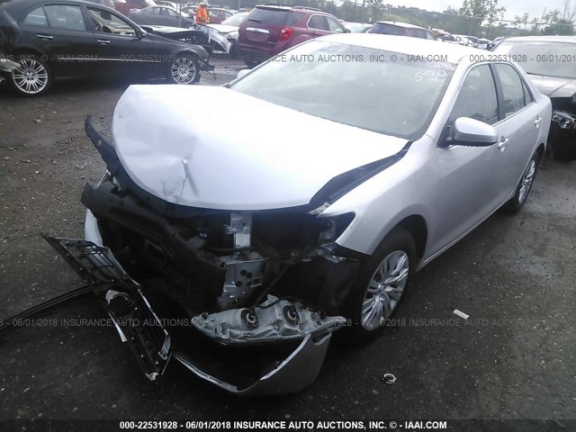4T1BF1FKXCU170655 - 2012 TOYOTA CAMRY SE/LE/XLE 银色 照片 2