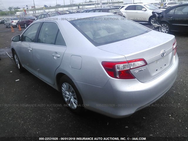 4T1BF1FKXCU170655 - 2012 TOYOTA CAMRY SE/LE/XLE 银色 照片 3