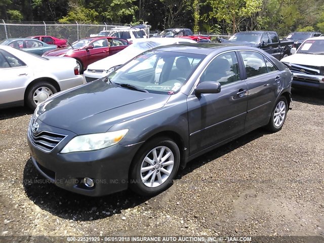 4T4BF3EK6AR055454 - 2010 TOYOTA CAMRY SE/LE/XLE GRAY photo 2