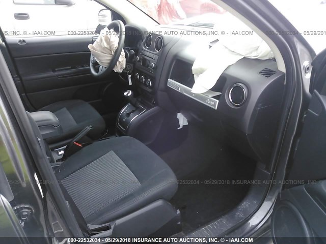 1C4NJDBB9ED718462 - 2014 JEEP COMPASS SPORT GRAY photo 5