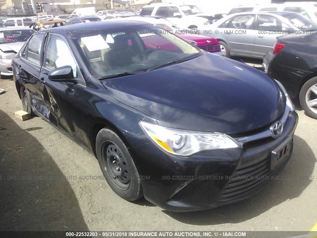 4T4BF1FK2FR516160 - 2015 TOYOTA CAMRY LE/XLE/SE/XSE BLUE photo 1