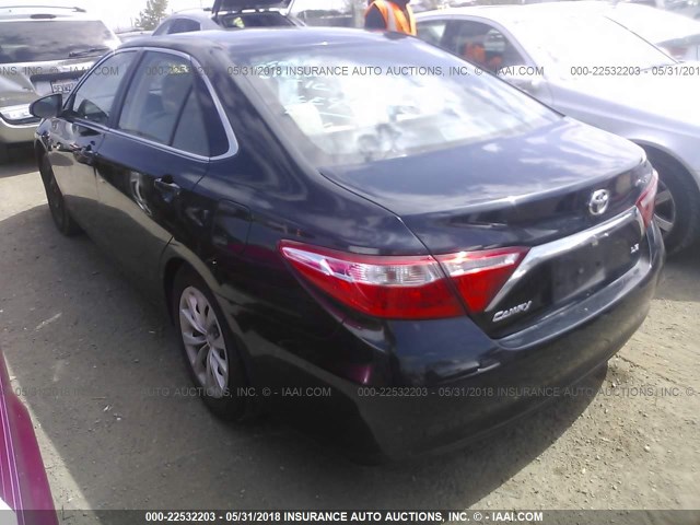 4T4BF1FK2FR516160 - 2015 TOYOTA CAMRY LE/XLE/SE/XSE BLUE photo 3