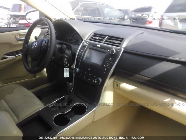 4T4BF1FK2FR516160 - 2015 TOYOTA CAMRY LE/XLE/SE/XSE BLUE photo 5