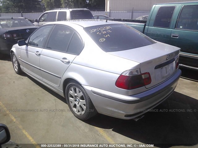 WBAAM3340YCA94349 - 2000 BMW 323 I SILVER photo 3