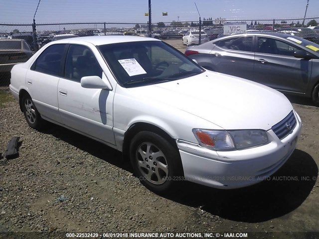 4T1BF22K81U962232 - 2001 TOYOTA CAMRY LE/XLE Սպիտակ լուսանկար 1