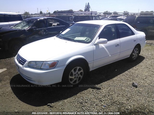 4T1BF22K81U962232 - 2001 TOYOTA CAMRY LE/XLE WHITE photo 2