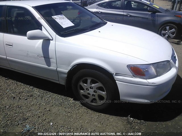 4T1BF22K81U962232 - 2001 TOYOTA CAMRY LE/XLE WHITE photo 6