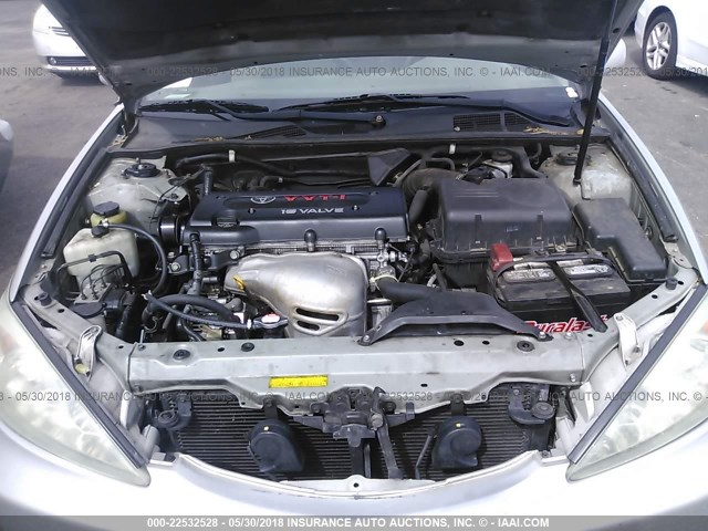 4T1BE32K02U070406 - 2002 TOYOTA CAMRY LE/XLE/SE ვერცხლისფერი ფოტო 10