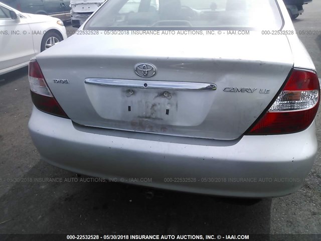 4T1BE32K02U070406 - 2002 TOYOTA CAMRY LE/XLE/SE ვერცხლისფერი ფოტო 6