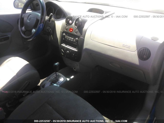 KL1TD52685B348745 - 2005 CHEVROLET AVEO LS BLUE photo 5