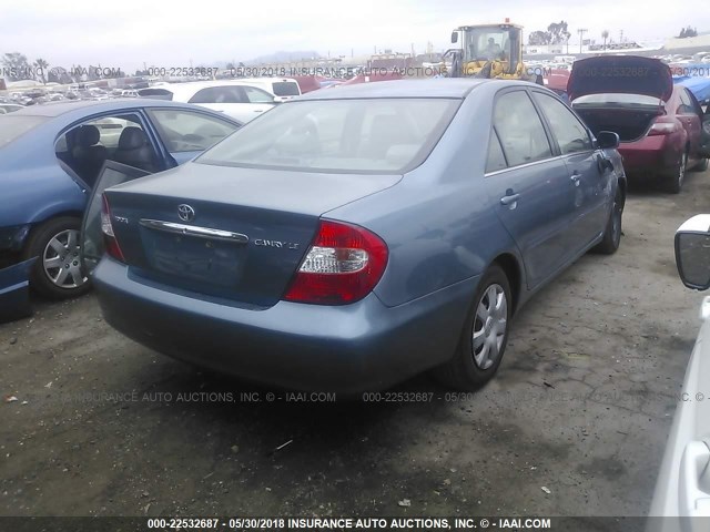 4T1BE32K92U521154 - 2002 TOYOTA CAMRY LE/XLE/SE ღია ლურჯი ფოტო 4