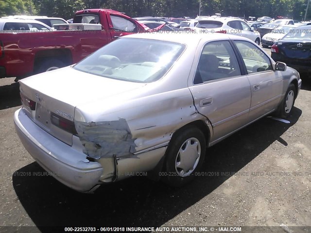 4T1BG22K5XU401654 - 1999 TOYOTA CAMRY CE/LE/XLE ოქროსფერი ფოტო 4