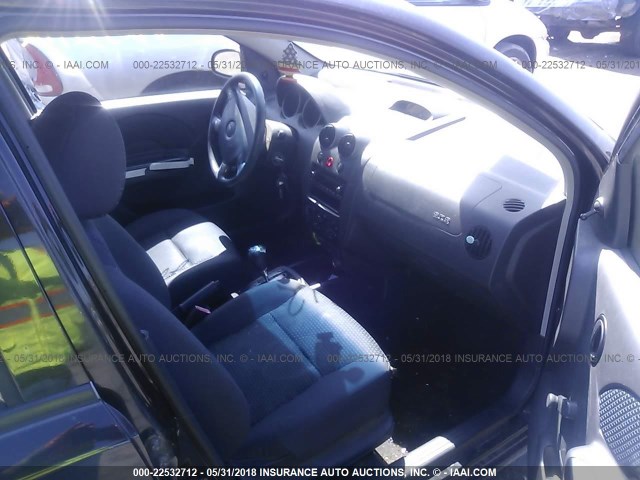 KL1TD66646B570636 - 2006 CHEVROLET AVEO LS BLACK photo 5