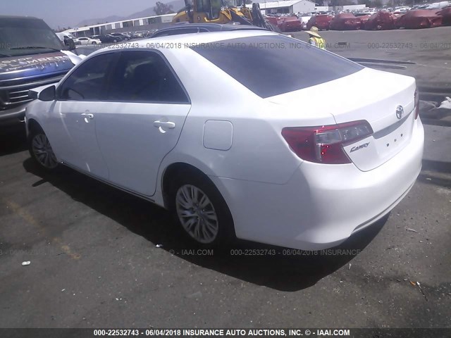 4T1BF1FK4EU442801 - 2014 TOYOTA CAMRY L/SE/LE/XLE 白色 照片 3