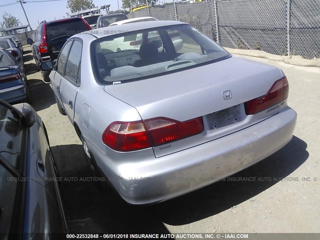 1HGCF8649YA127051 - 2000 HONDA ACCORD DX SILVER photo 3