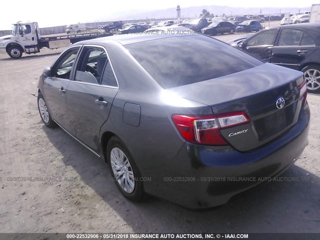 4T4BF1FK5ER402488 - 2014 TOYOTA CAMRY L/SE/LE/XLE 灰色 照片 3