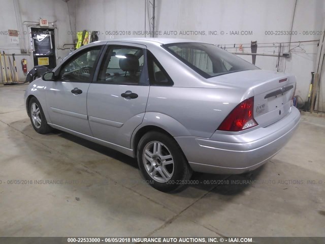 1FAFP34P4YW209111 - 2000 FORD FOCUS SE/SE COMFORT SILVER photo 3