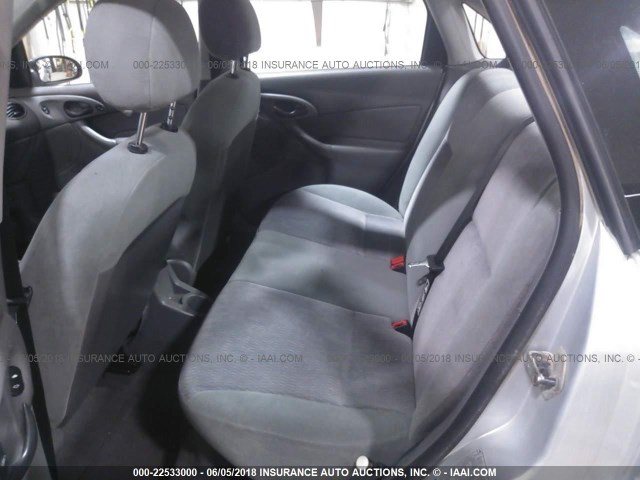 1FAFP34P4YW209111 - 2000 FORD FOCUS SE/SE COMFORT SILVER photo 8