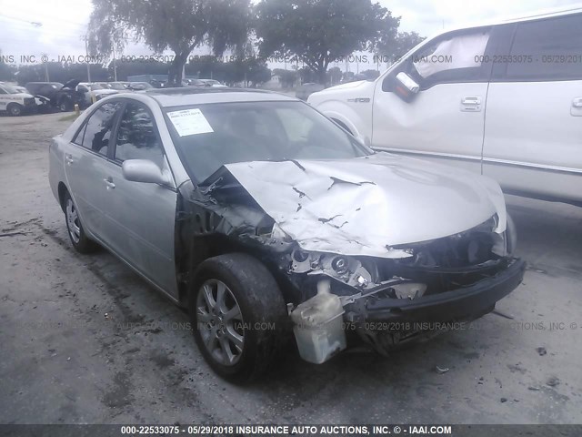 4T1BF30K16U111910 - 2006 TOYOTA CAMRY LE/XLE/SE ვერცხლისფერი ფოტო 1
