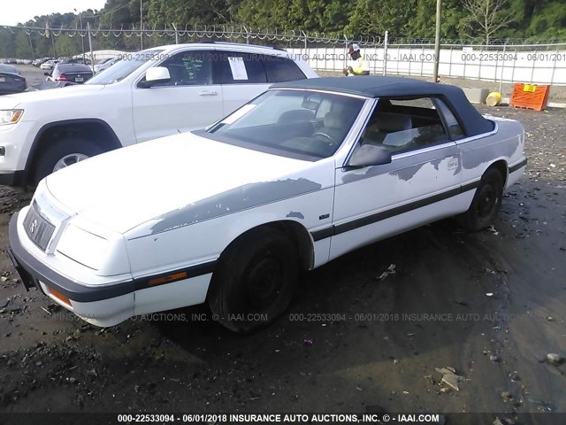 1C3XU4539NF290552 - 1992 CHRYSLER LEBARON WHITE photo 2