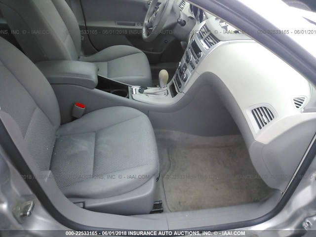 1G1ZG57B794127379 - 2009 CHEVROLET MALIBU LS 银色 照片 5