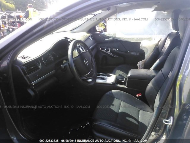 4T1BF1FK7EU800800 - 2014 TOYOTA CAMRY L/SE/LE/XLE 灰色 照片 5