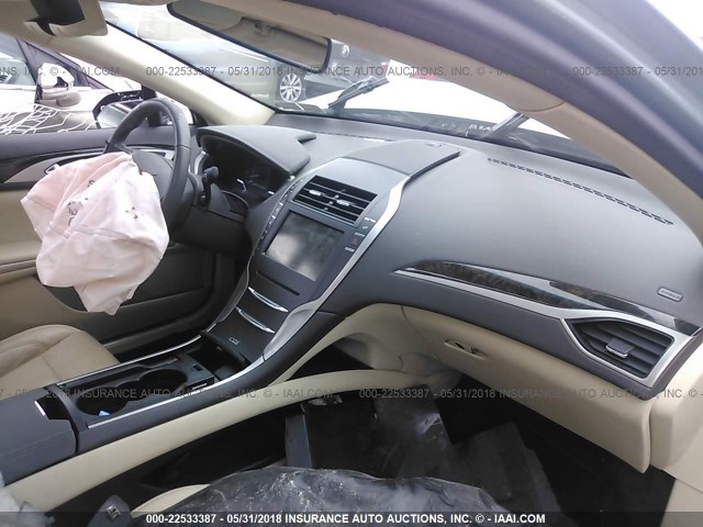 3LN6L2LU3ER823939 - 2014 LINCOLN MKZ HYBRID Light Blue photo 5