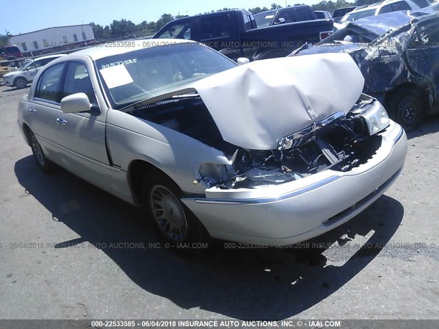 1LNHM83W61Y723081 - 2001 LINCOLN TOWN CAR CARTIER GOLD photo 1