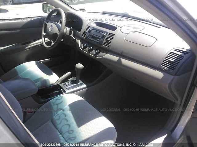 4T1BE32K24U871874 - 2004 TOYOTA CAMRY LE/XLE/SE GOLD photo 5