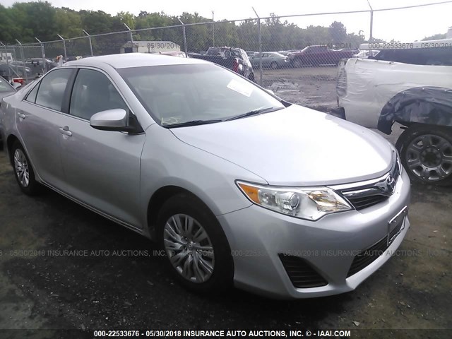 4T1BF1FK1EU449706 - 2014 TOYOTA CAMRY L/SE/LE/XLE 银色 照片 1