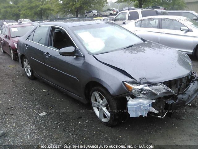 4T1BF1FK8EU808937 - 2014 TOYOTA CAMRY L/SE/LE/XLE 灰色 照片 1