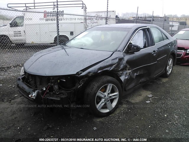 4T1BF1FK8EU808937 - 2014 TOYOTA CAMRY L/SE/LE/XLE 灰色 照片 2