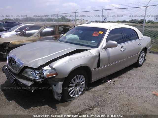 1LNHM81W84Y681939 - 2004 LINCOLN TOWN CAR EXECUTIVE/SIGNATURE კრემისფერი ფოტო 2