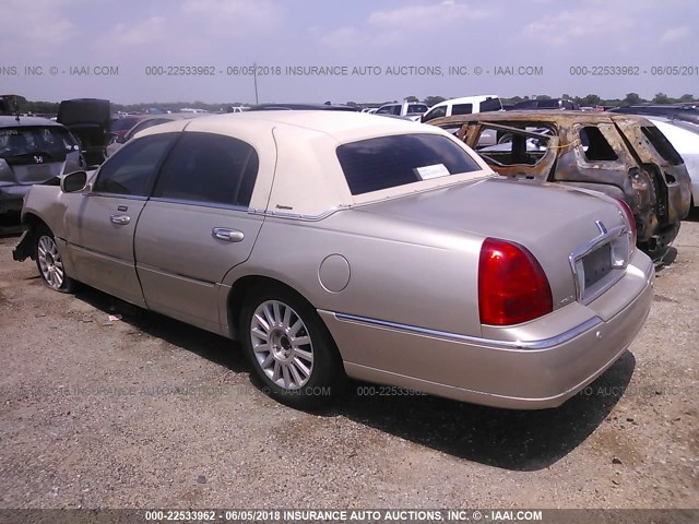 1LNHM81W84Y681939 - 2004 LINCOLN TOWN CAR EXECUTIVE/SIGNATURE კრემისფერი ფოტო 3
