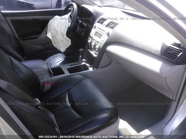 4T1BE46K59U878941 - 2009 TOYOTA CAMRY SE/LE/XLE SILVER photo 5