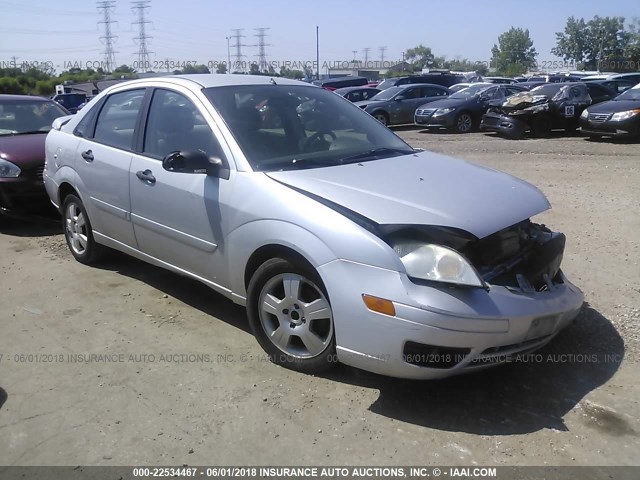 1FAHP34N07W172435 - 2007 FORD FOCUS ZX4/S/SE/SES SILVER photo 1