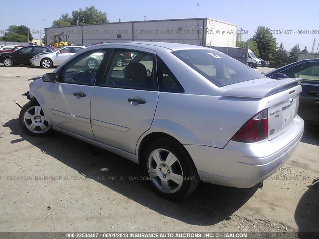 1FAHP34N07W172435 - 2007 FORD FOCUS ZX4/S/SE/SES SILVER photo 3