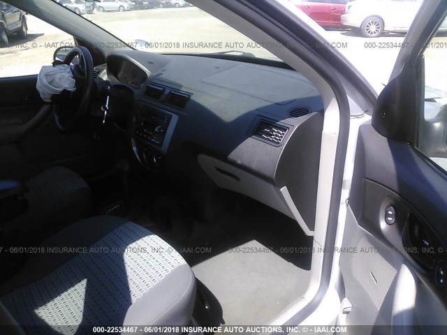 1FAHP34N07W172435 - 2007 FORD FOCUS ZX4/S/SE/SES 银色 照片 5