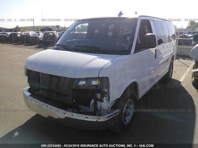 1GAWGFFG5J1217433 - 2018 CHEVROLET EXPRESS G2500 LT WHITE photo 2