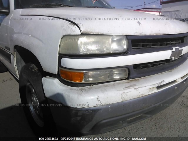 1GNEC13T81R207880 - 2001 CHEVROLET TAHOE C1500 WHITE photo 6