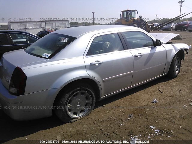 2C3AA53G15H566716 - 2005 CHRYSLER 300 TOURING SILVER photo 4