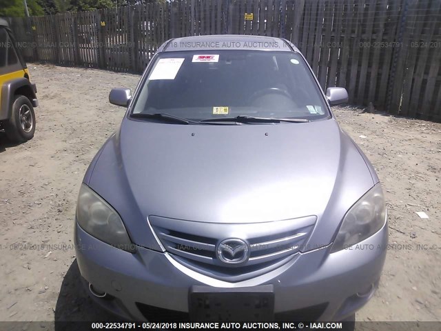 JM1BK343341178672 - 2004 MAZDA 3 HATCHBACK GRAY photo 6