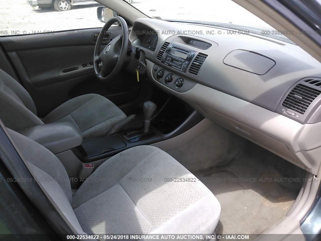 4T1BE32KX3U689743 - 2003 TOYOTA CAMRY LE/XLE/SE მწვანე ფოტო 5